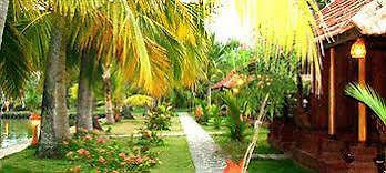Kondai Lip Hotel Alappuzha Bagian luar foto