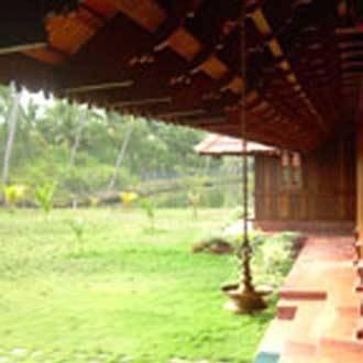 Kondai Lip Hotel Alappuzha Bagian luar foto